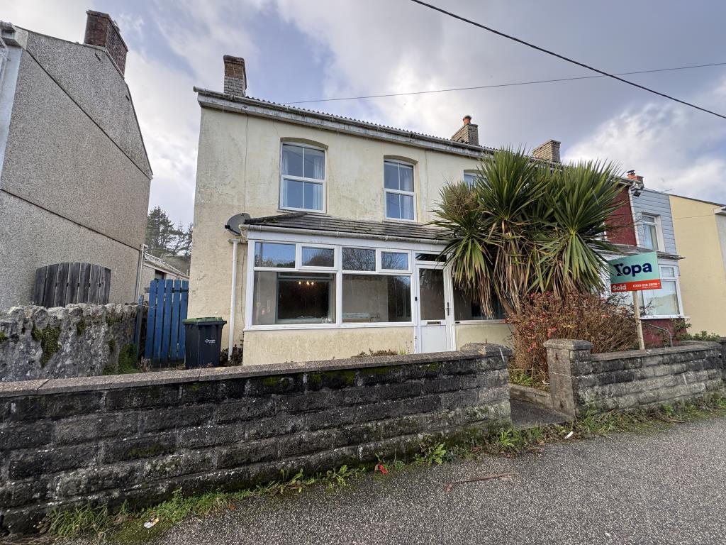 Lot: 122 - SEMI-DETACHED HOUSE FOR IMPROVEMENT - Front of the property